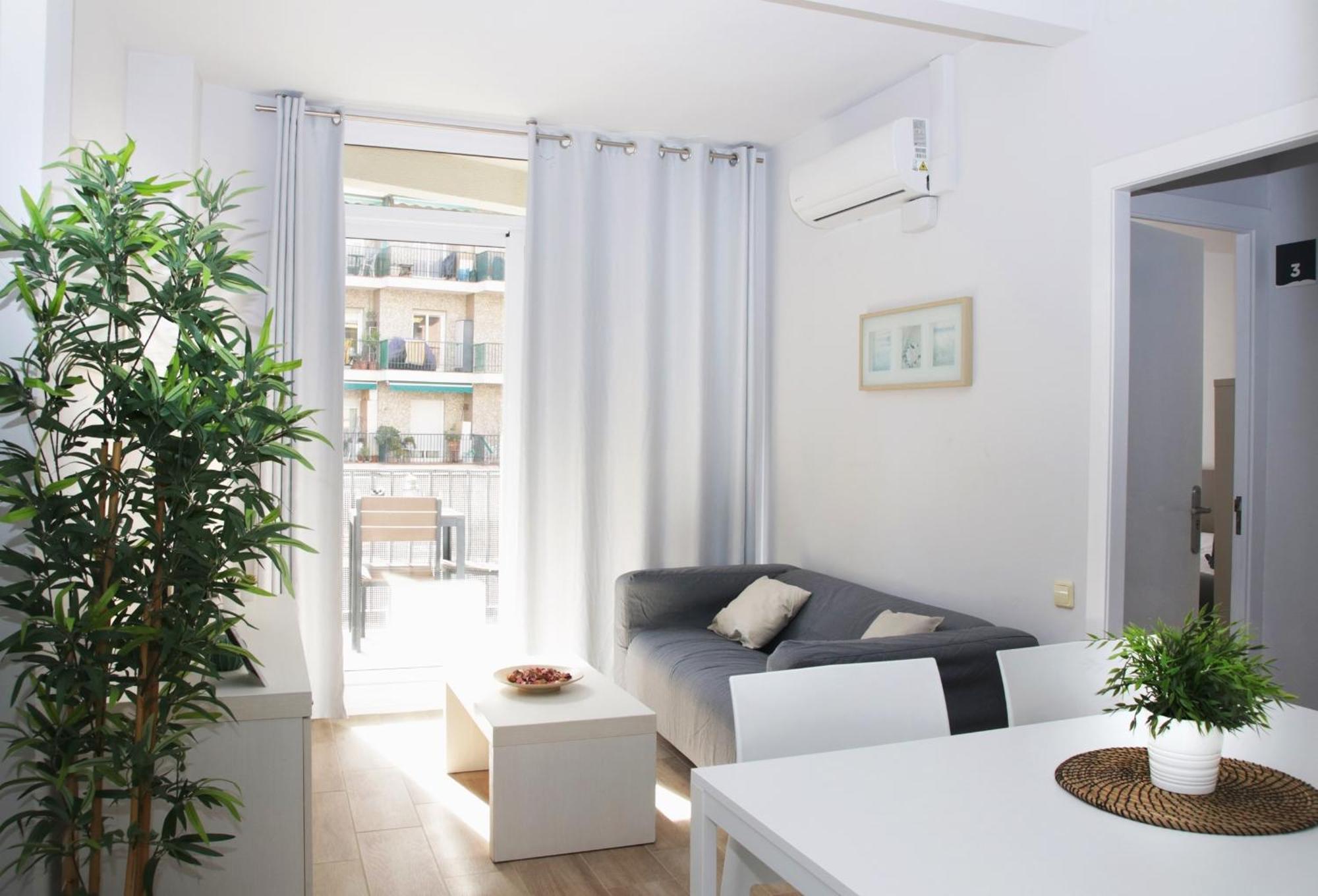 Sant Jordi Apartments Sagrada Familia Barcellona Esterno foto